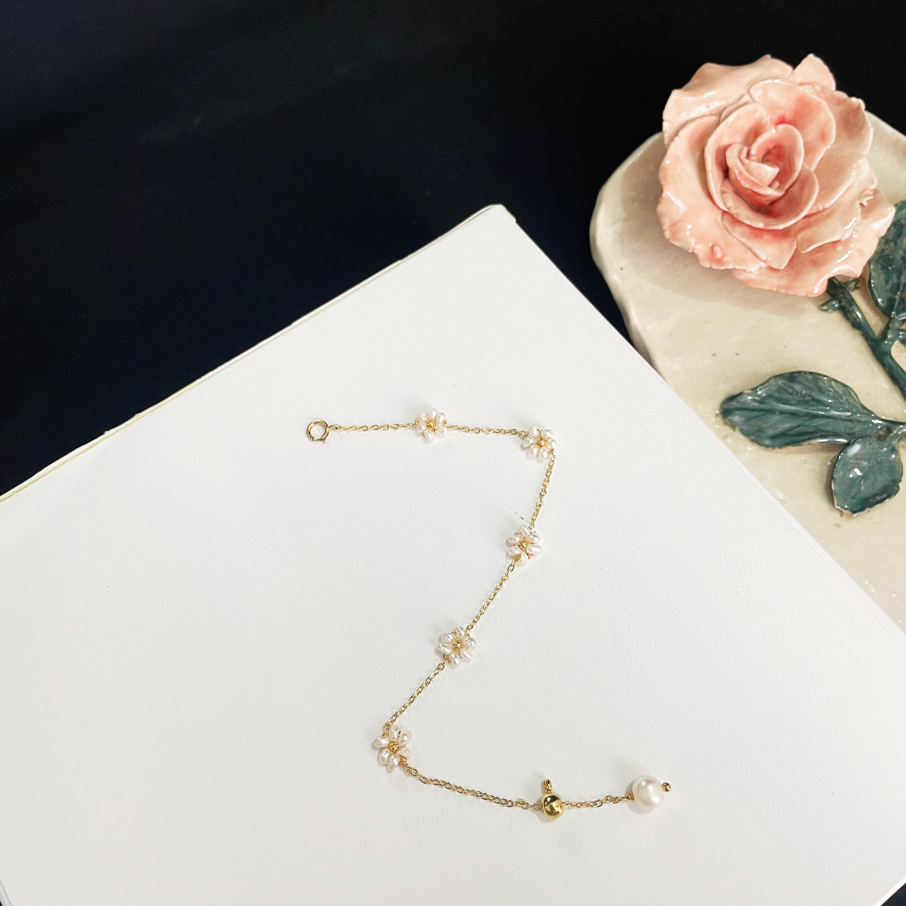Charming Little Pearl Flowers Bracelet
