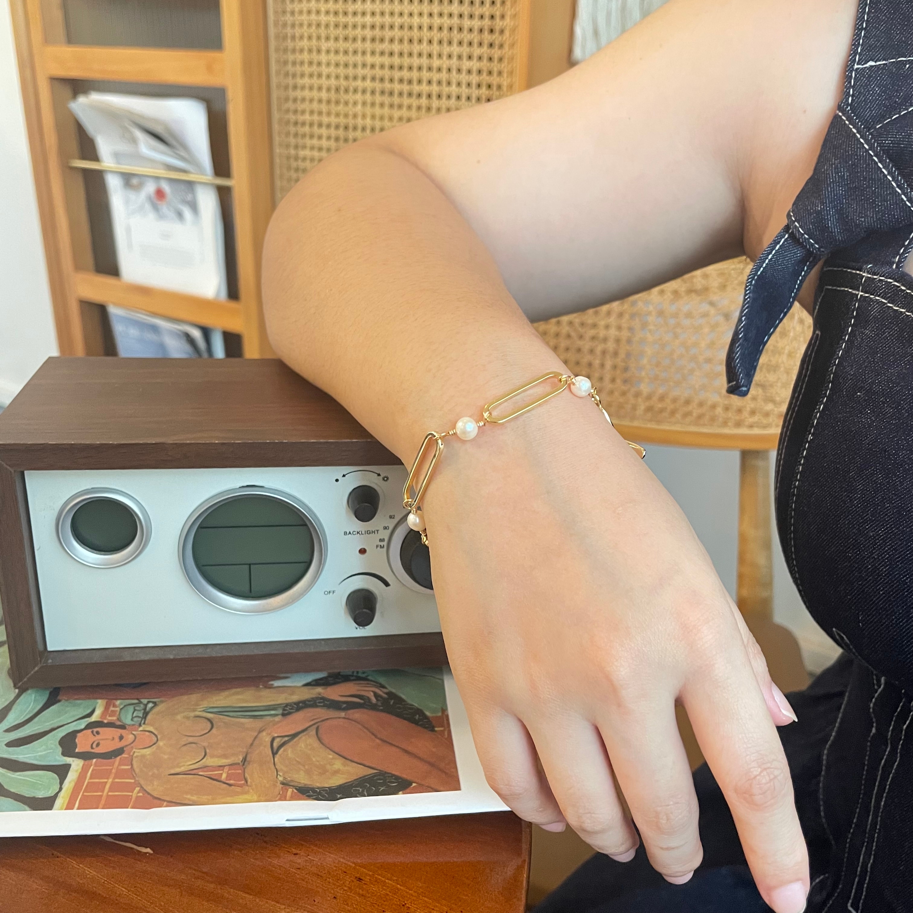 Minimalist Pearl and Gold Square Frame Bracelet