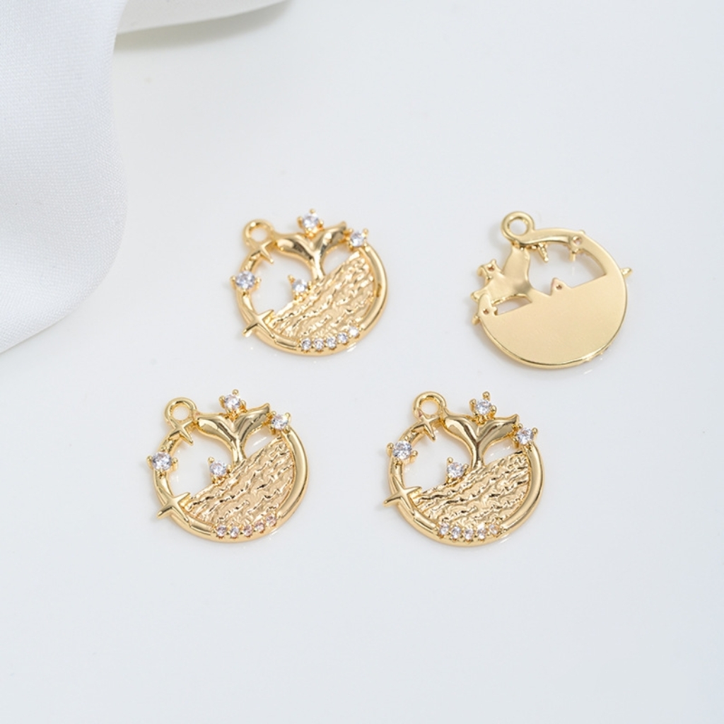 14k Gold Marine Organism Theme Charm Pendant