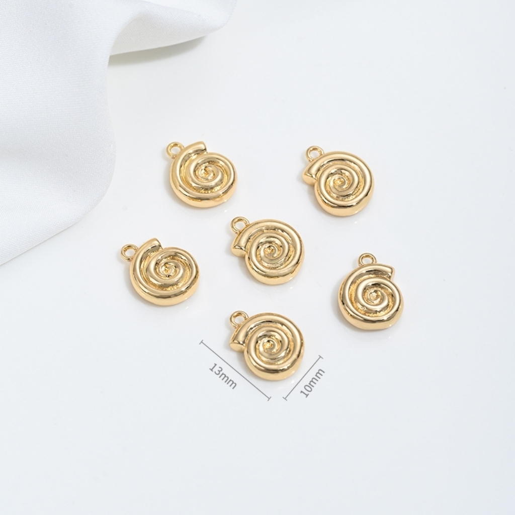 14k Gold Marine Organism Theme Charm Pendant