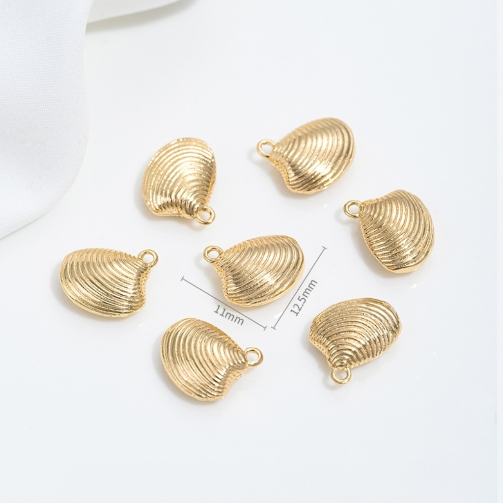 14k Gold Marine Organism Theme Charm Pendant