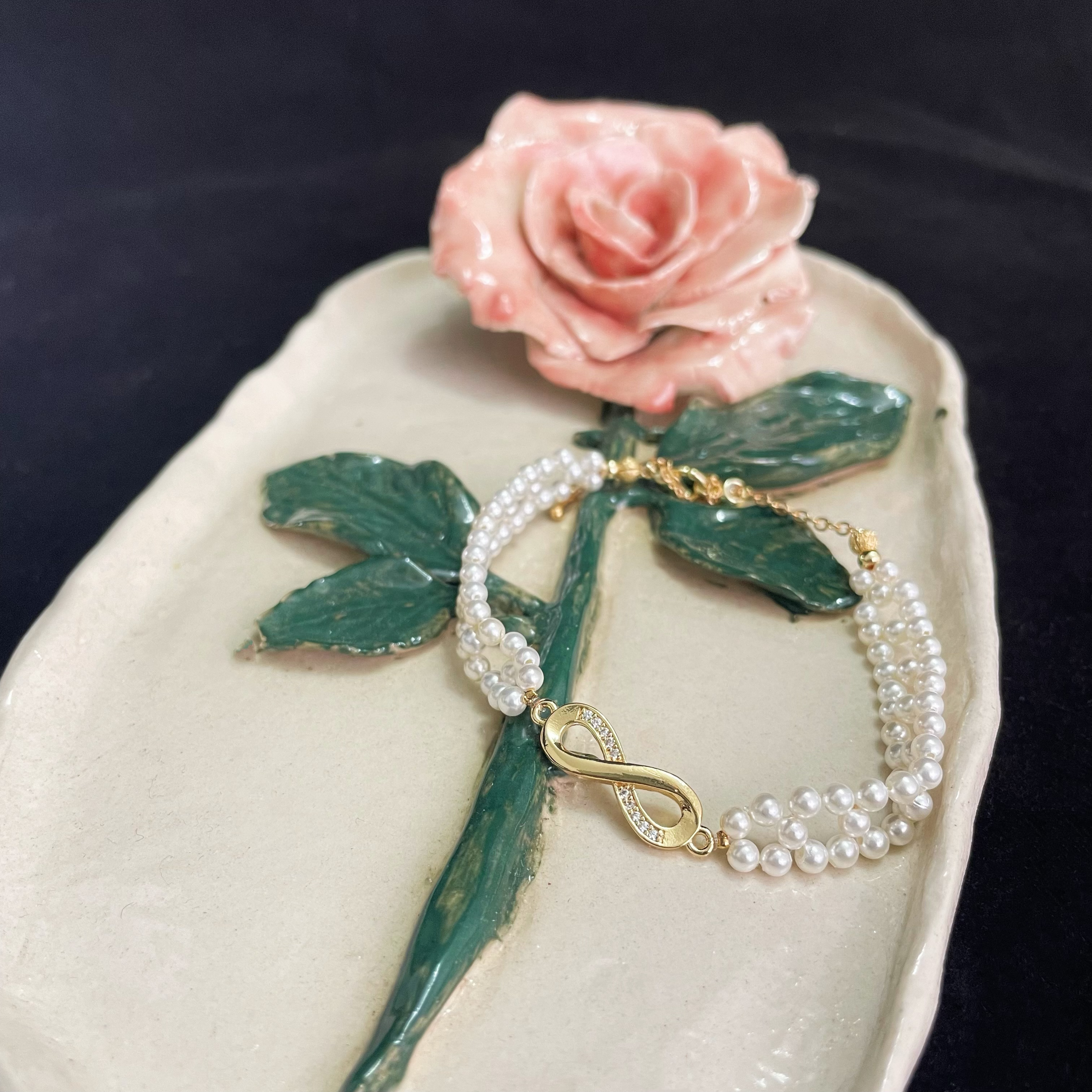 Mosswhoopi-Inspired Design Woven Bracelet