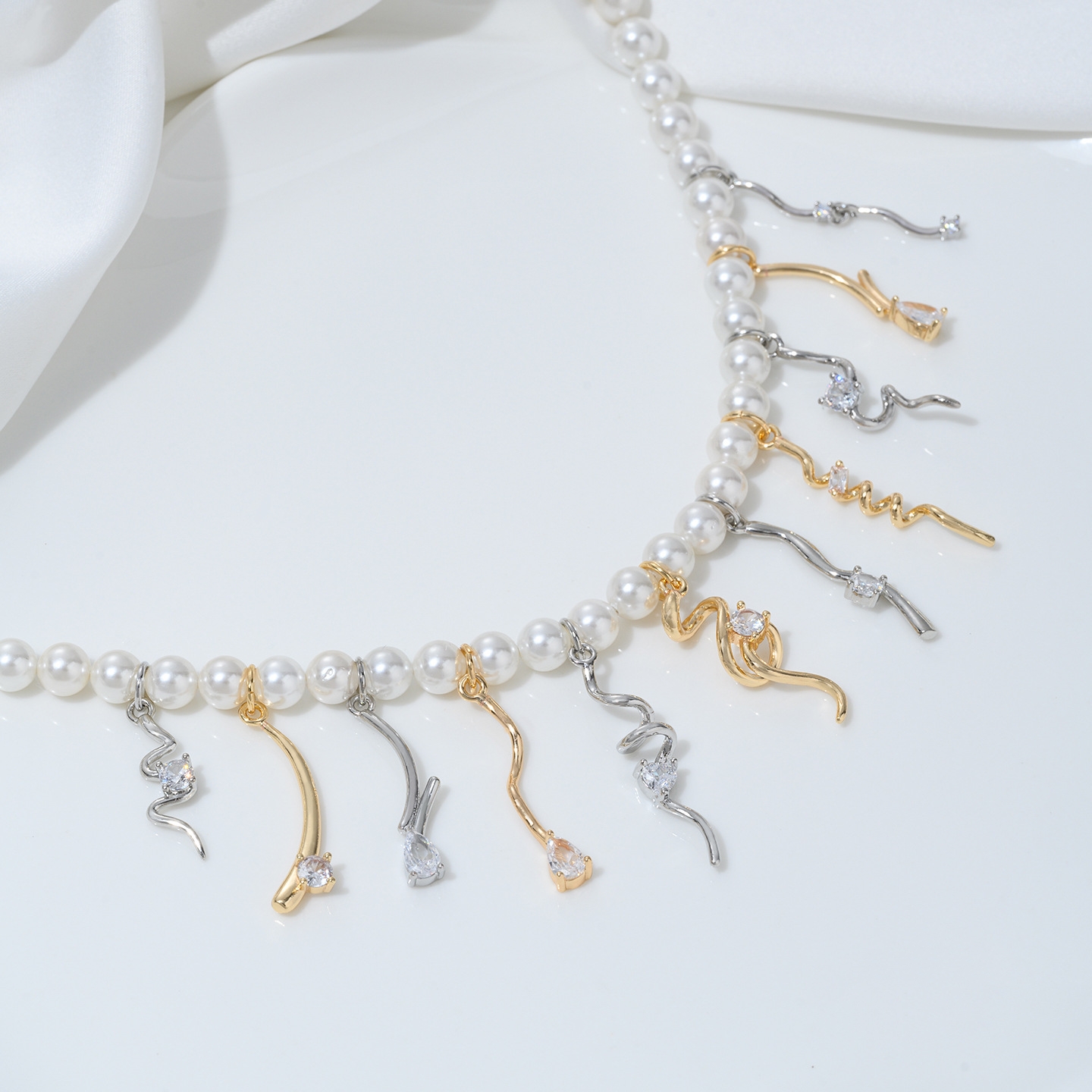 Cubic Zirconia Inlaid Gold Plated Spirit Snake Theme Pendant Jewelry Charm