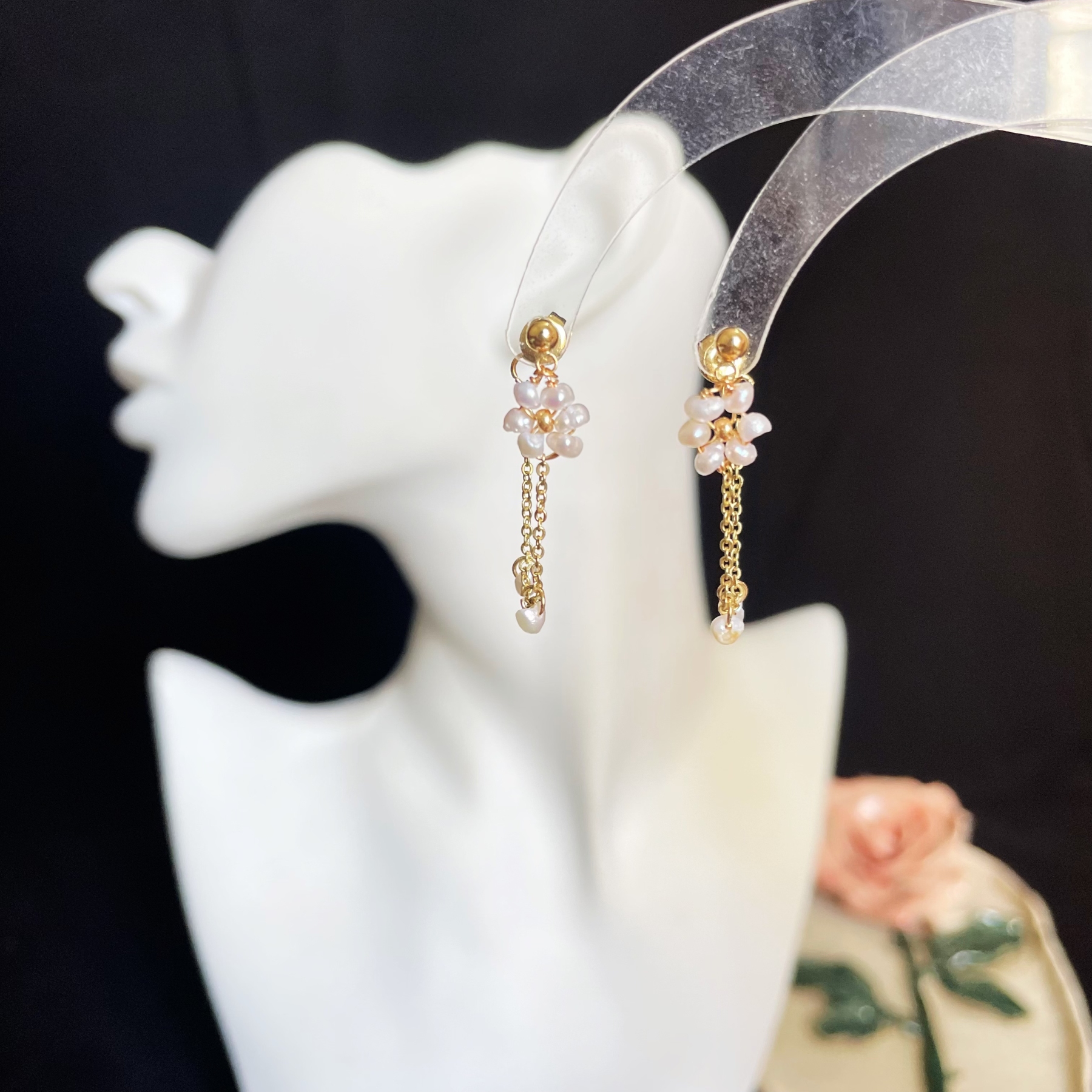 Elegant Chain Hoop Earrings with Little Pearl Flowers