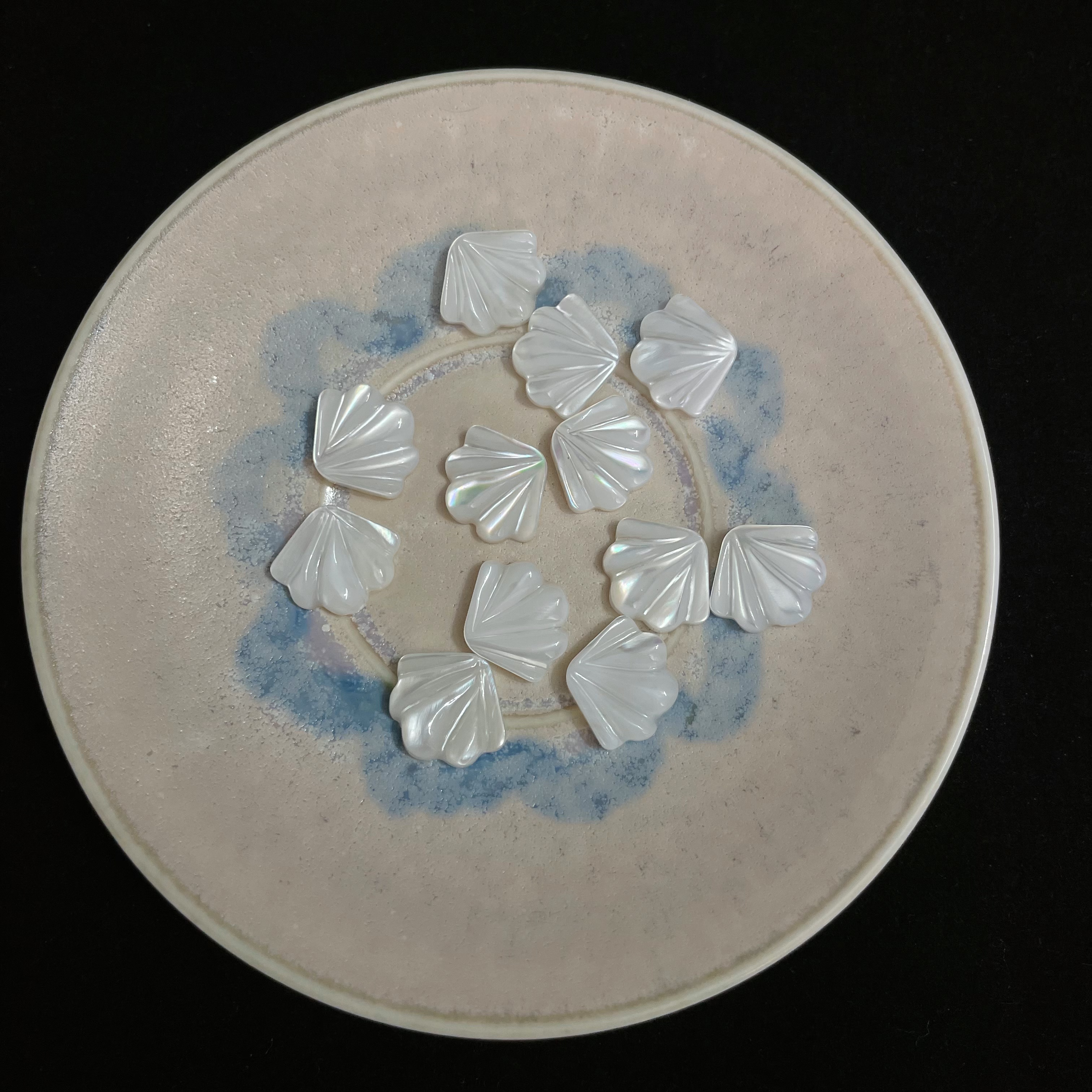 13.8*12mm Scallop Beads Carved by White Shell 