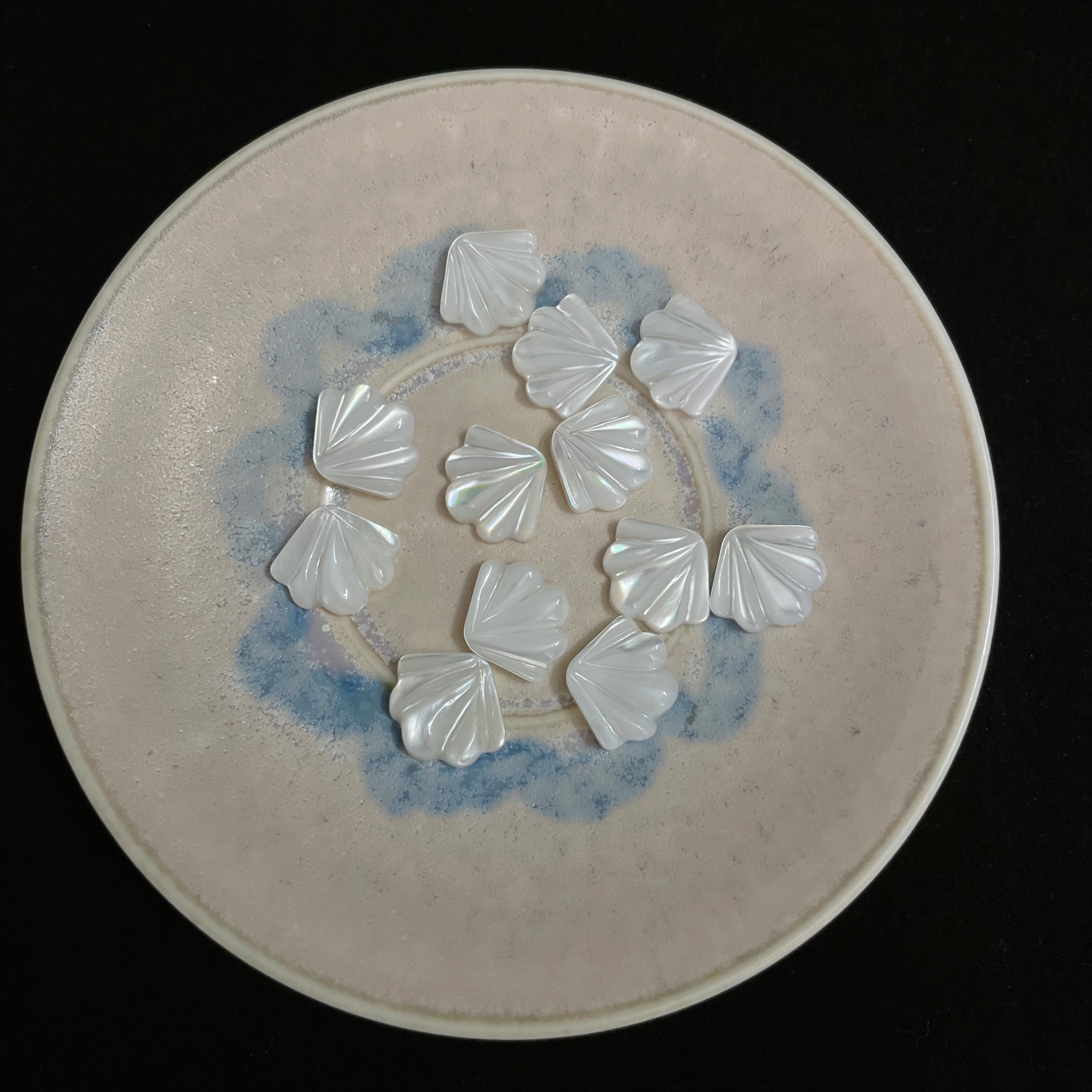 13.8*12mm Scallop Beads Carved by White Shell 