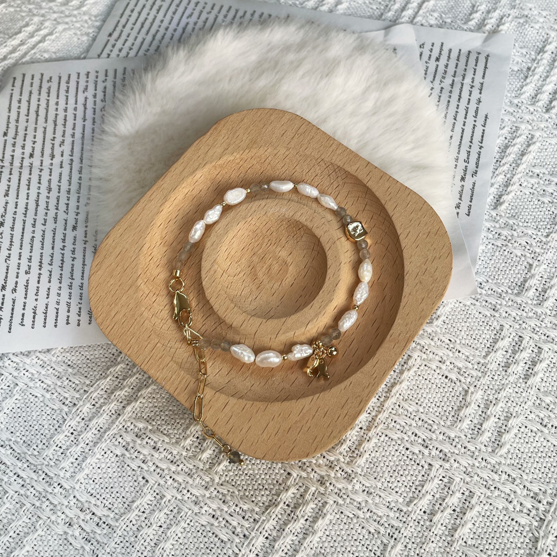 Handmade Cute Labradorite and Irregular Keshi Pearls Bracelet with Cat and Fish Charm