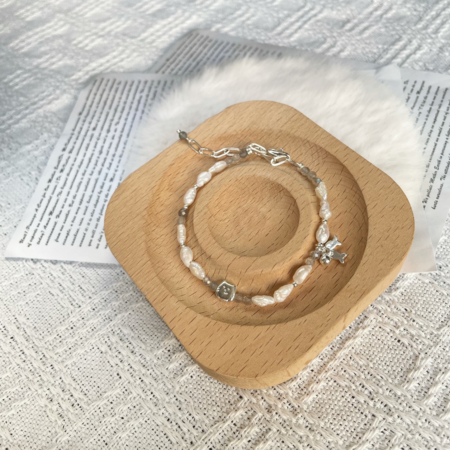 Handmade Cute Labradorite and Irregular Keshi Pearls Bracelet with Cat and Fish Charm