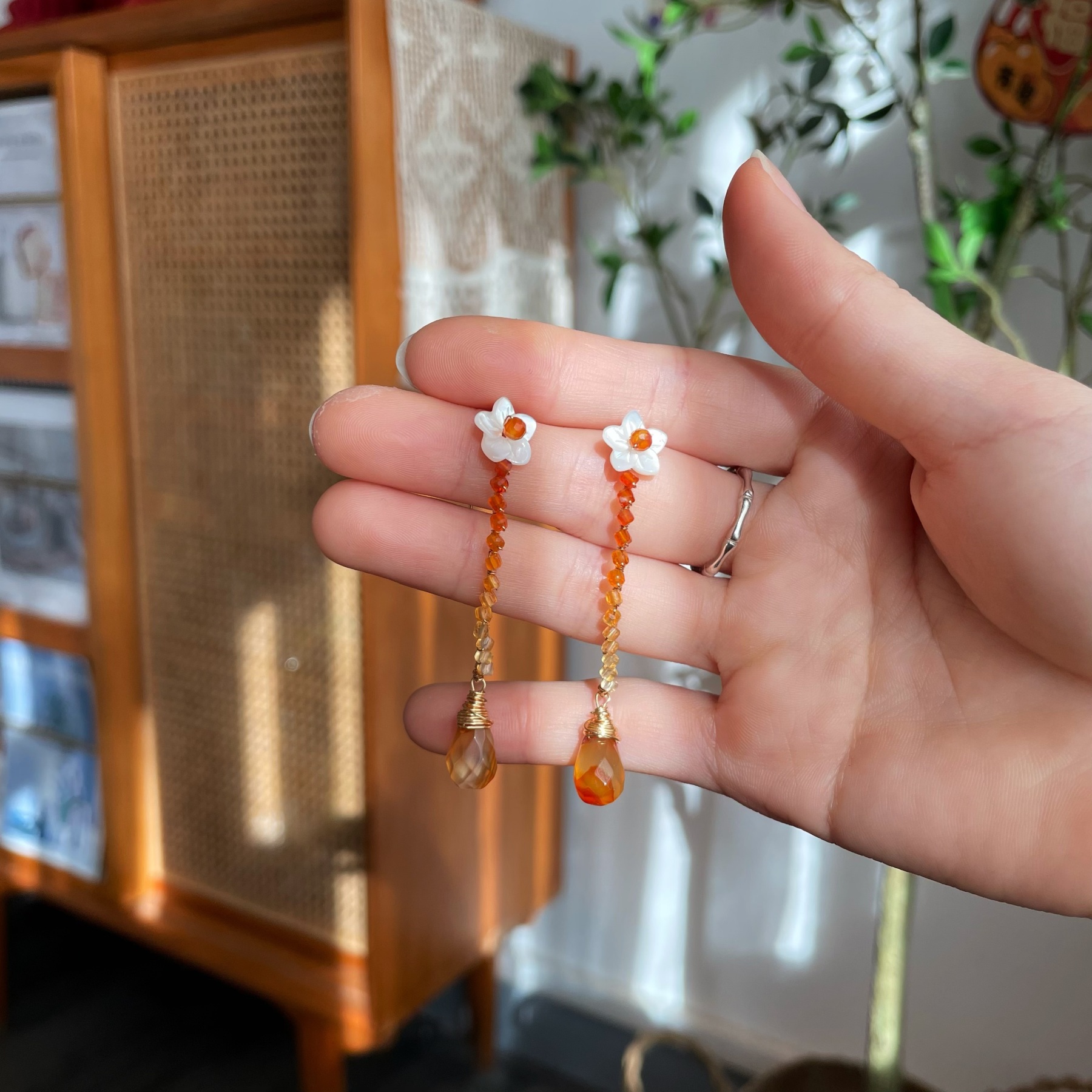Handmade Sunset Blossom Gradient Red Agate Earrings with Shell Flower  and Red Agate Drop