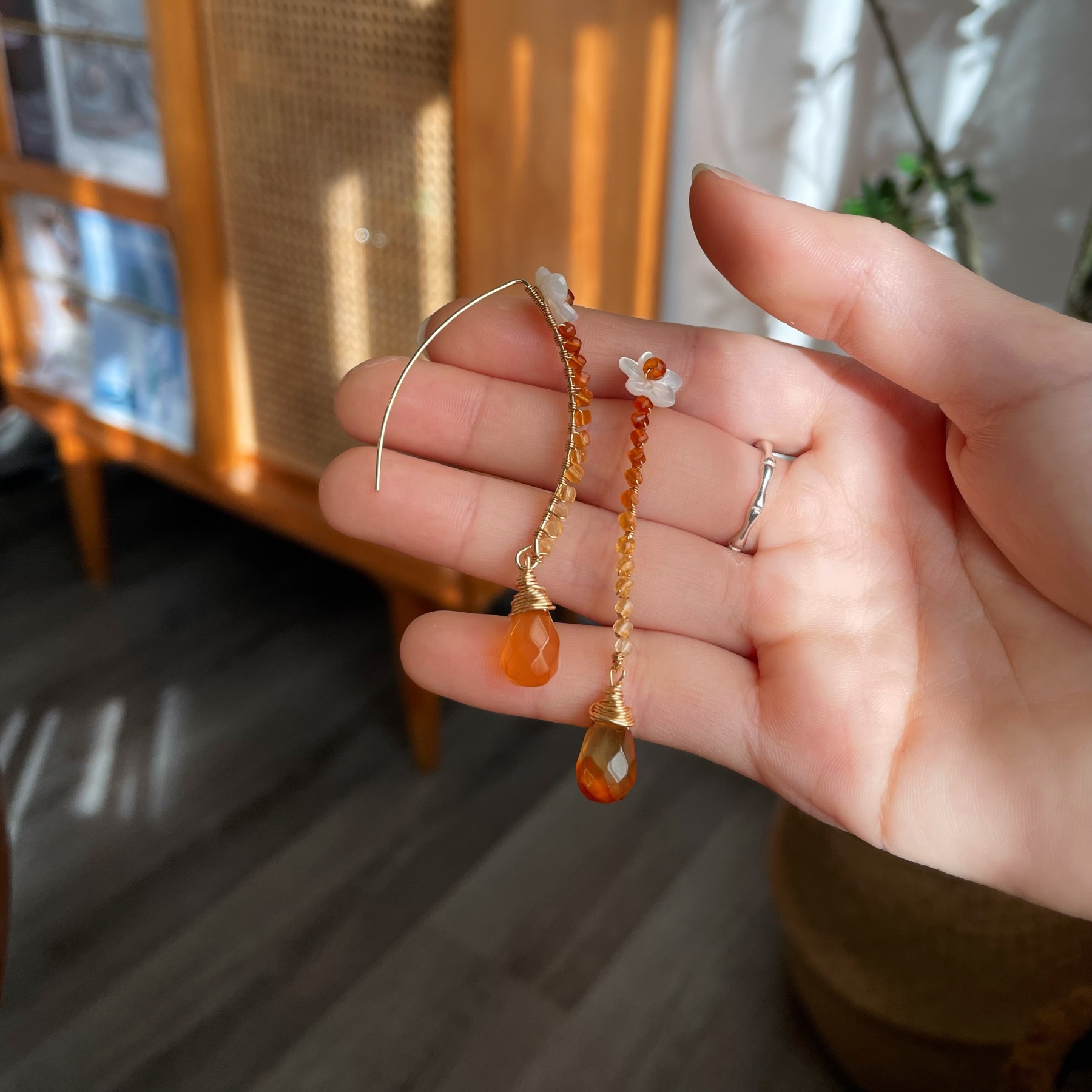 Handmade Sunset Blossom Gradient Red Agate Earrings with Shell Flower  and Red Agate Drop