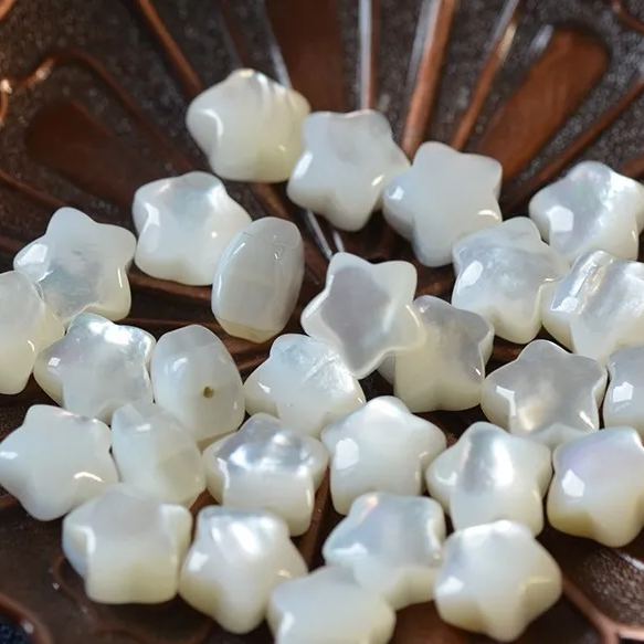 10*10*6.5mm White Shell Carved Fat Star Beads