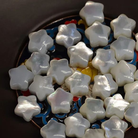 10*10*6.5mm White Shell Carved Fat Star Beads