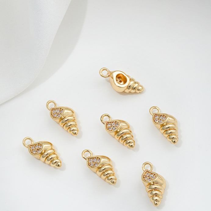 14k Gold Marine Organism Theme Charm Pendant