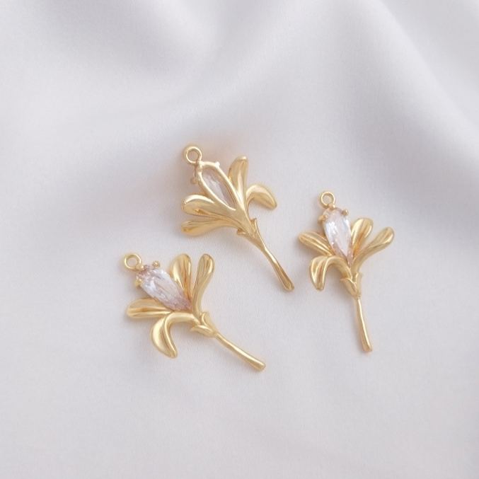 Cubic Zirconia inlaid 14k Gold Plated Flower Charm Jewelry Pendant Rose Charm