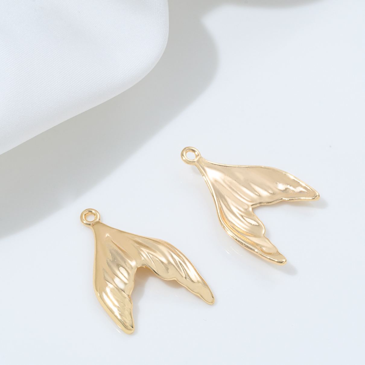 14k Gold Marine Organism Theme Charm Pendant
