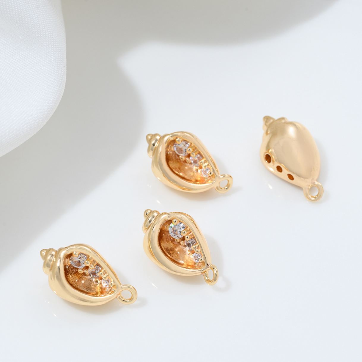 14k Gold Marine Organism Theme Charm Pendant