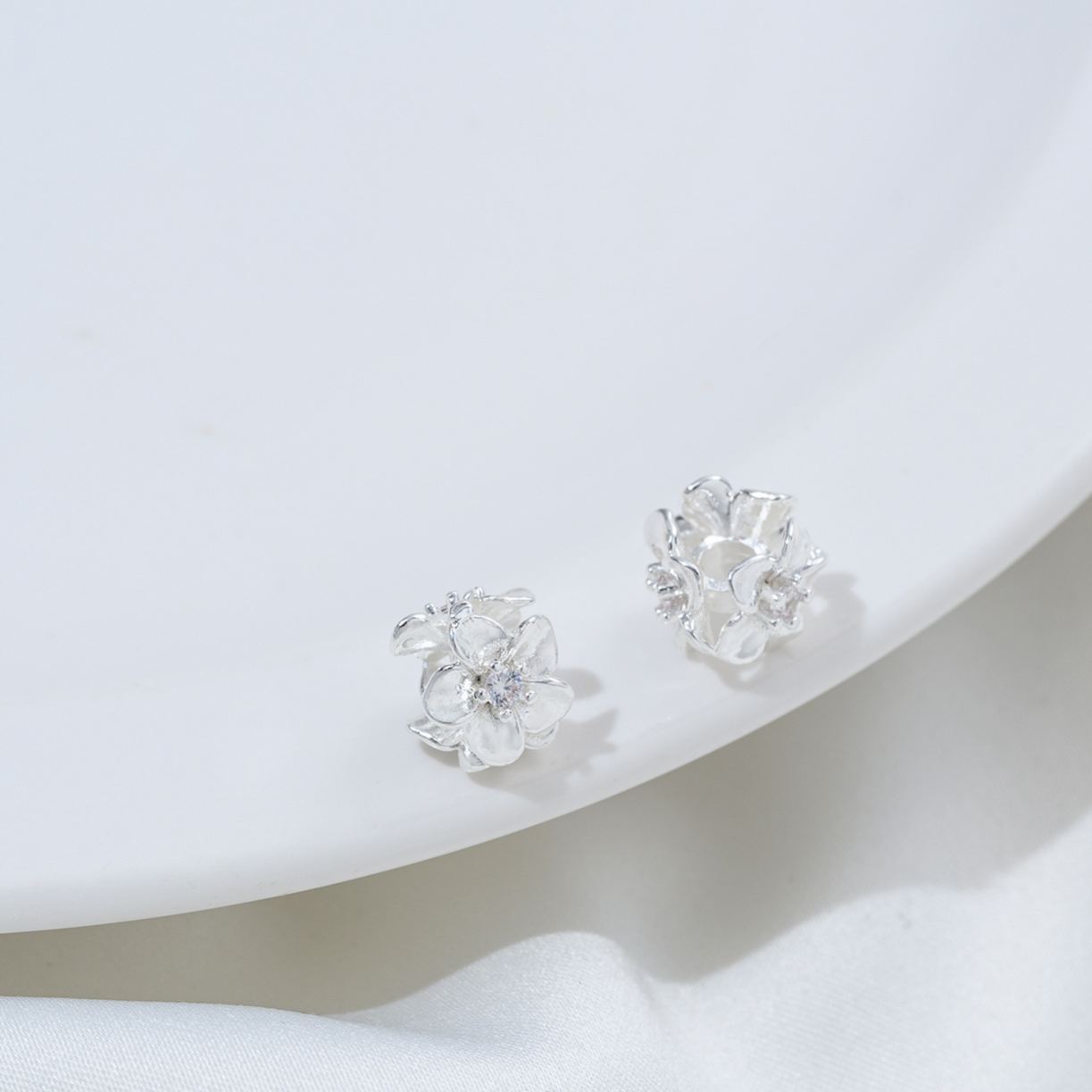 Flower Loop Zirconia Inlaid Gold Plated Cylindrical Wheel Spacer Beads Multiple Color