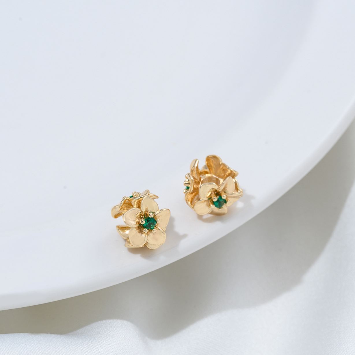 Flower Loop Zirconia Inlaid Gold Plated Cylindrical Wheel Spacer Beads Multiple Color