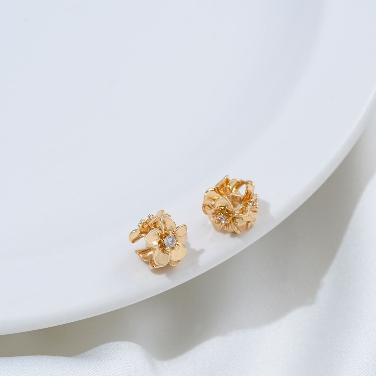 Flower Loop Zirconia Inlaid Gold Plated Cylindrical Wheel Spacer Beads Multiple Color