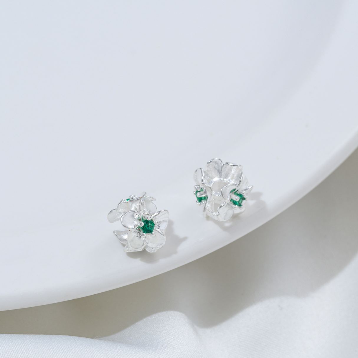 Flower Loop Zirconia Inlaid Gold Plated Cylindrical Wheel Spacer Beads Multiple Color