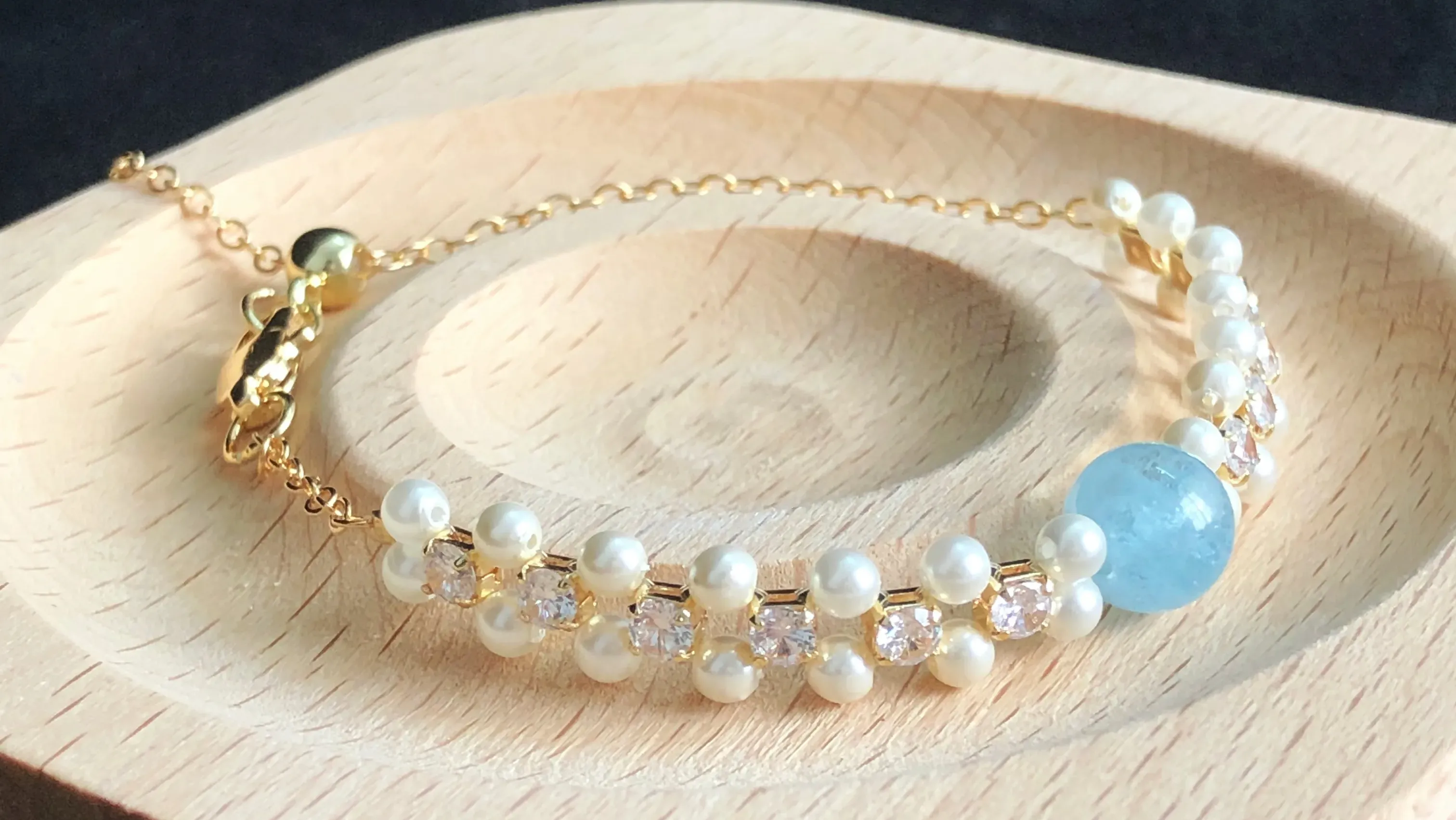 Woven bracelet with aquamarine