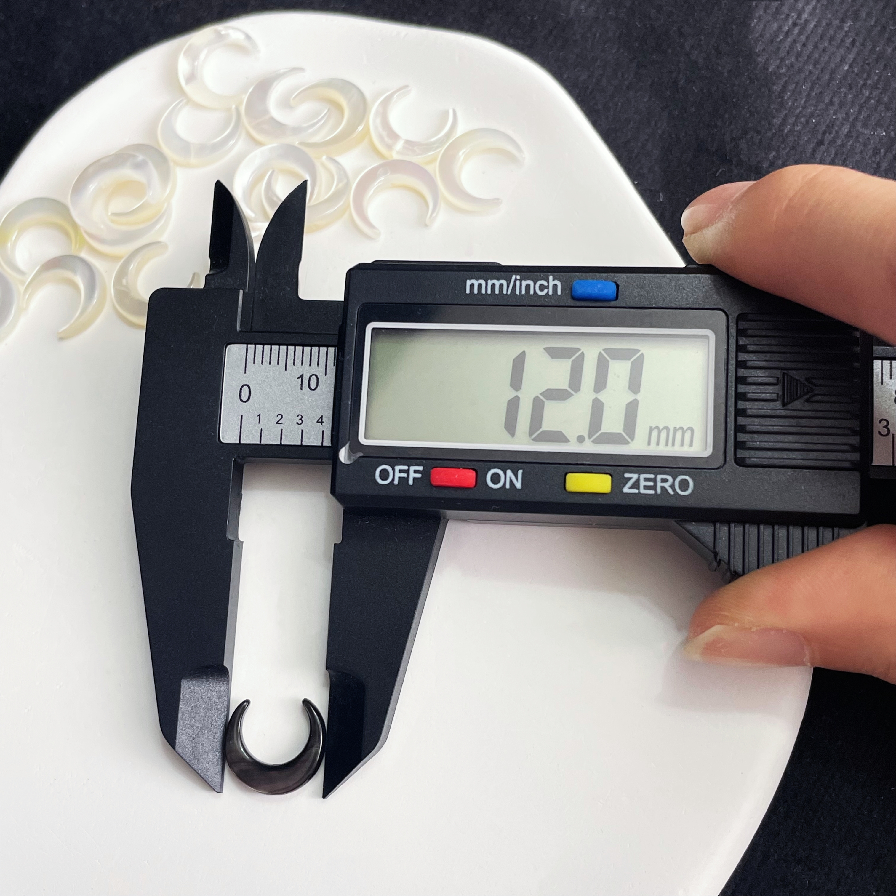 Mother-of-Pearl Moon with Cross Hole 1 piece