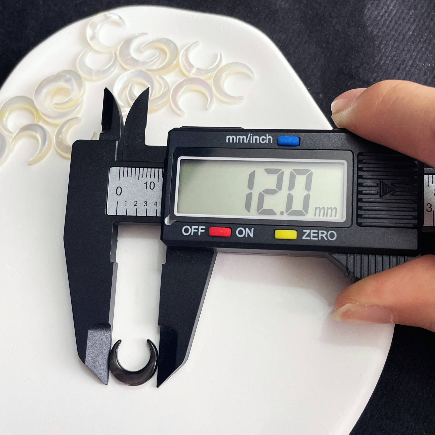 Mother-of-Pearl Moon with Cross Hole 1 piece