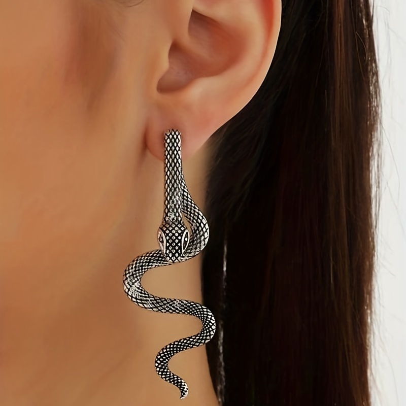 Cercei diferiți, modele unice, fete frumoase!