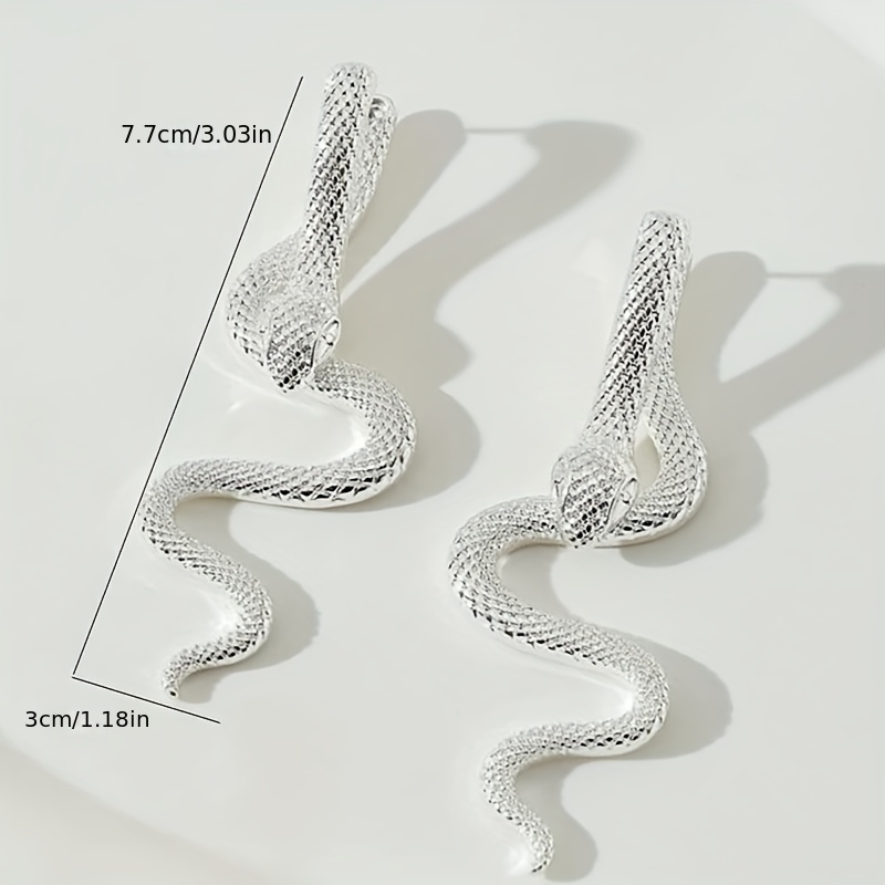 Cercei diferiți, modele unice, fete frumoase!