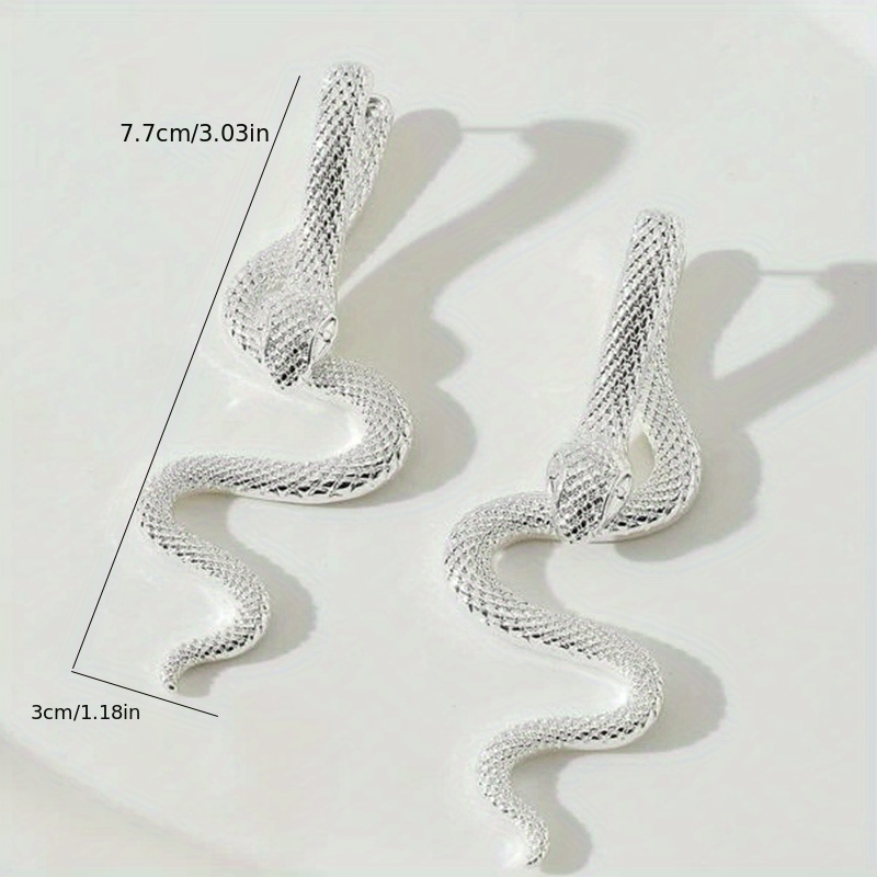 Cercei diferiți, modele unice, fete frumoase!