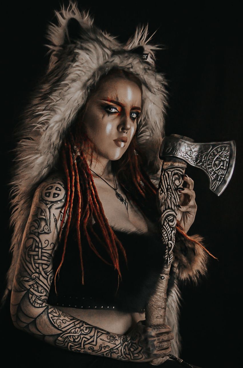 Viking Raven Nordic Sculpture uhlíková ocel. Lze použít jako svatební dar nebo dárek k narozeninám