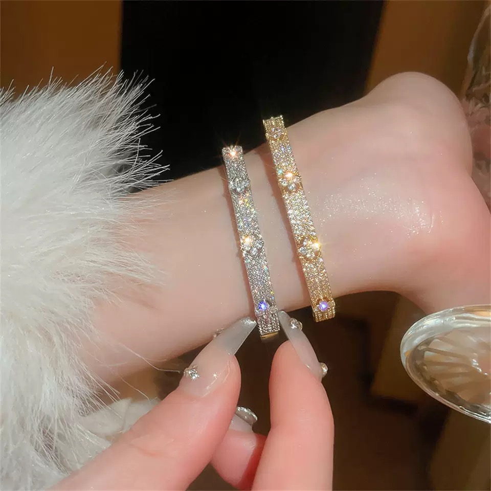 Twinkglo™ Flower zircon hollow opening bracelet