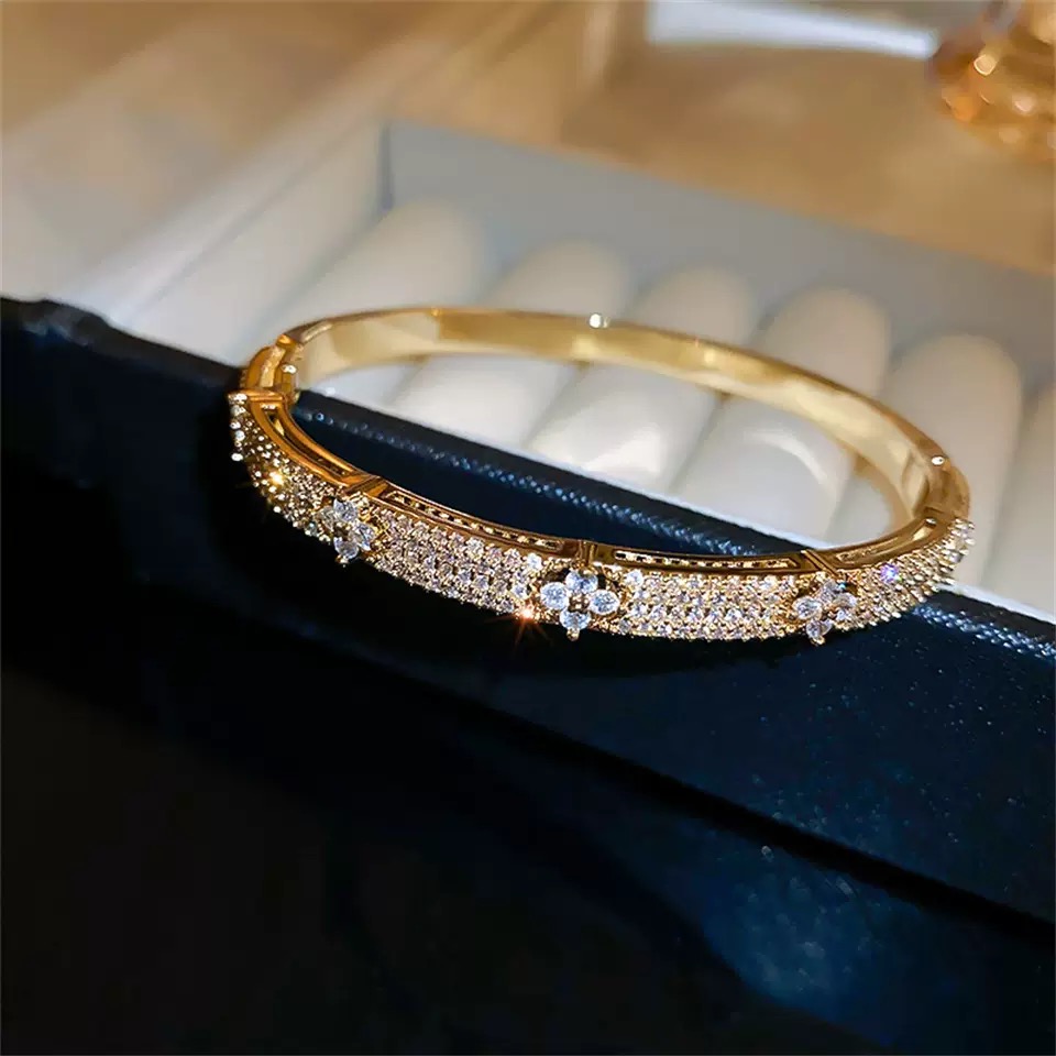 Twinkglo™ Flower zircon hollow opening bracelet