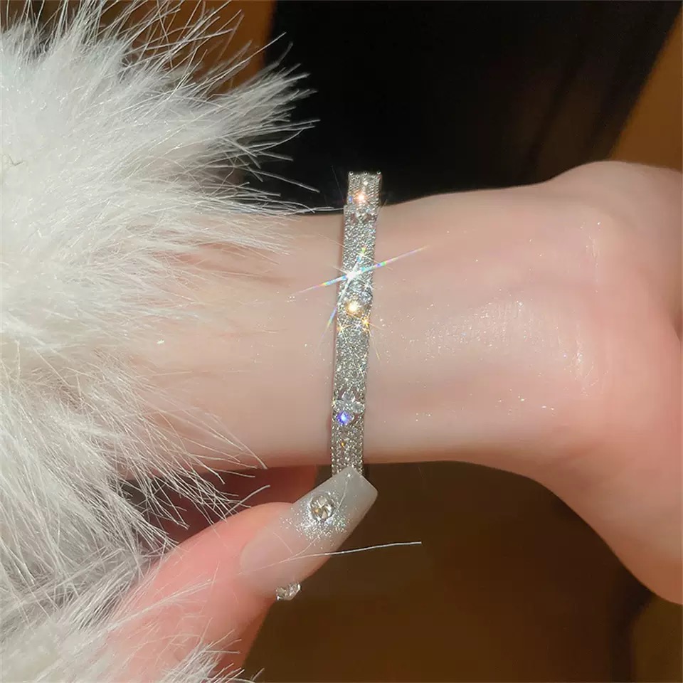 Twinkglo™ Flower zircon hollow opening bracelet