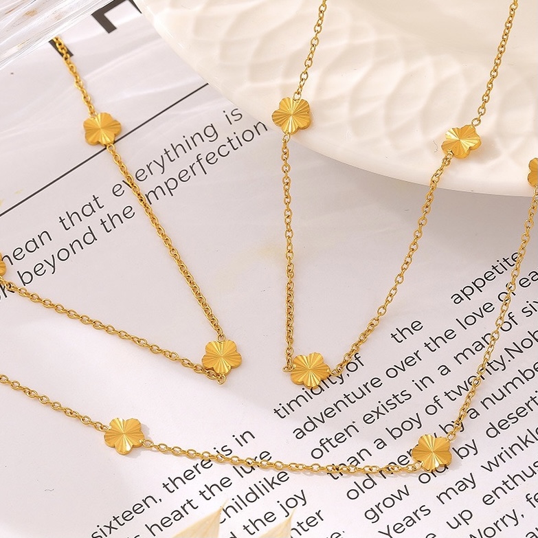 Twinkglo™  Flower collarbone necklace 