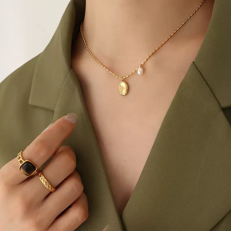 Twinkglo™ Natural Pearl Circle Card necklace 