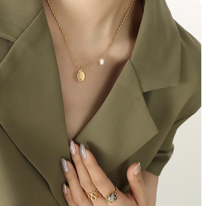 Twinkglo™ Natural Pearl Circle Card necklace 