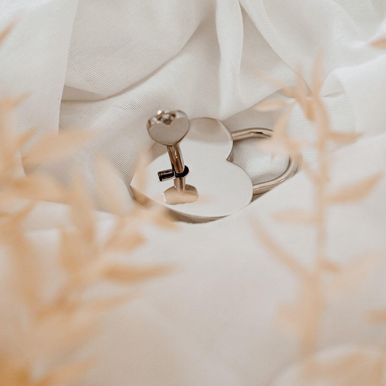 Personalized Love Lock with Engraving for Unique & Love | JNSDec51