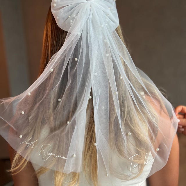 Personalized Monogrammed Bridal Pearl Veil for Hen Party | JNSCloth34
