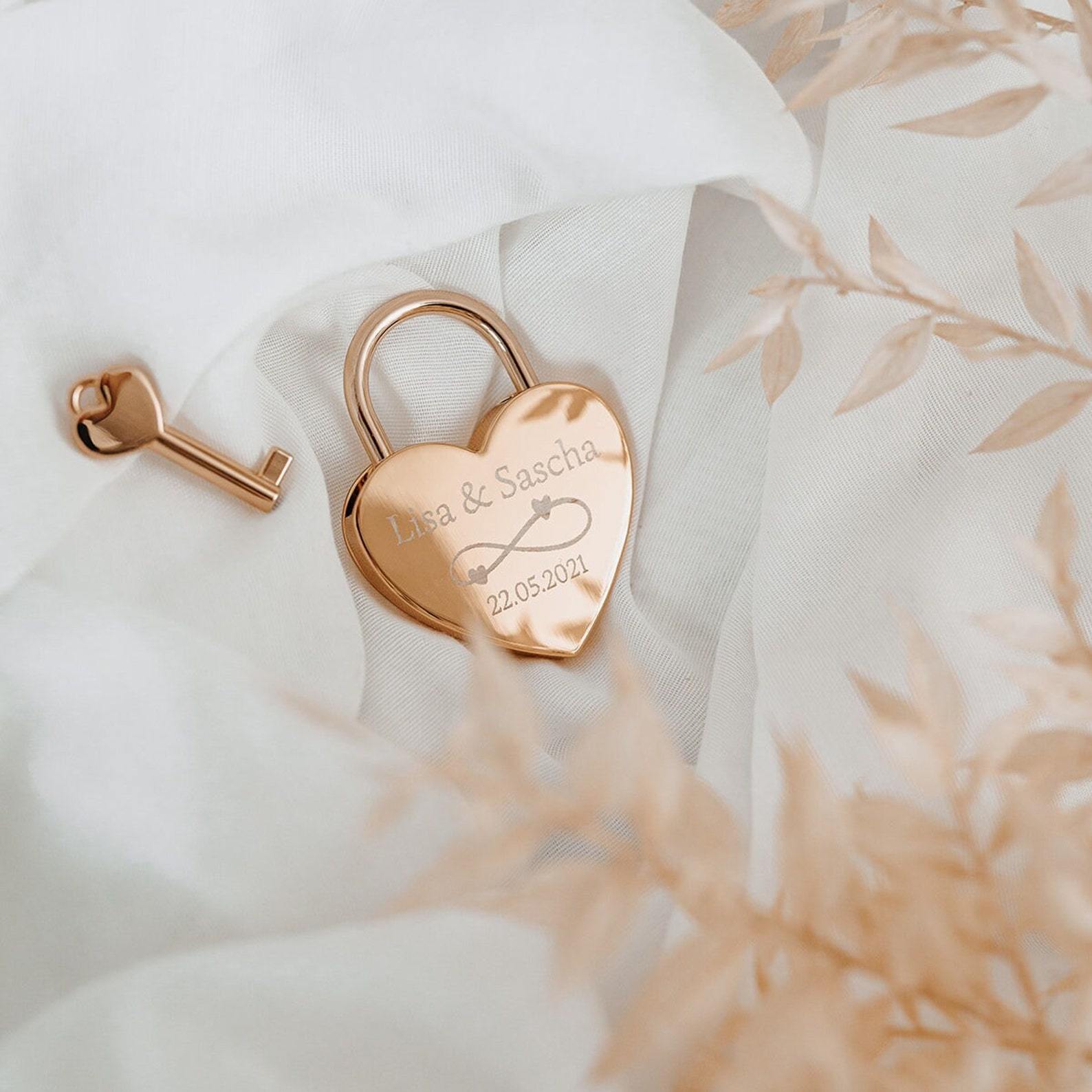 Personalized Love Lock with Engraving for Unique & Love | JNSDec51