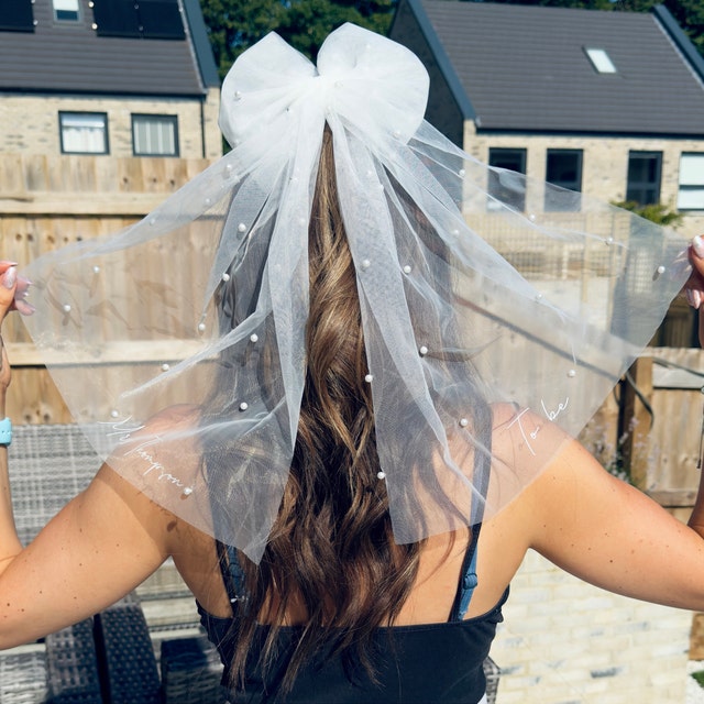 Personalized Monogrammed Bridal Pearl Veil for Hen Party | JNSCloth34