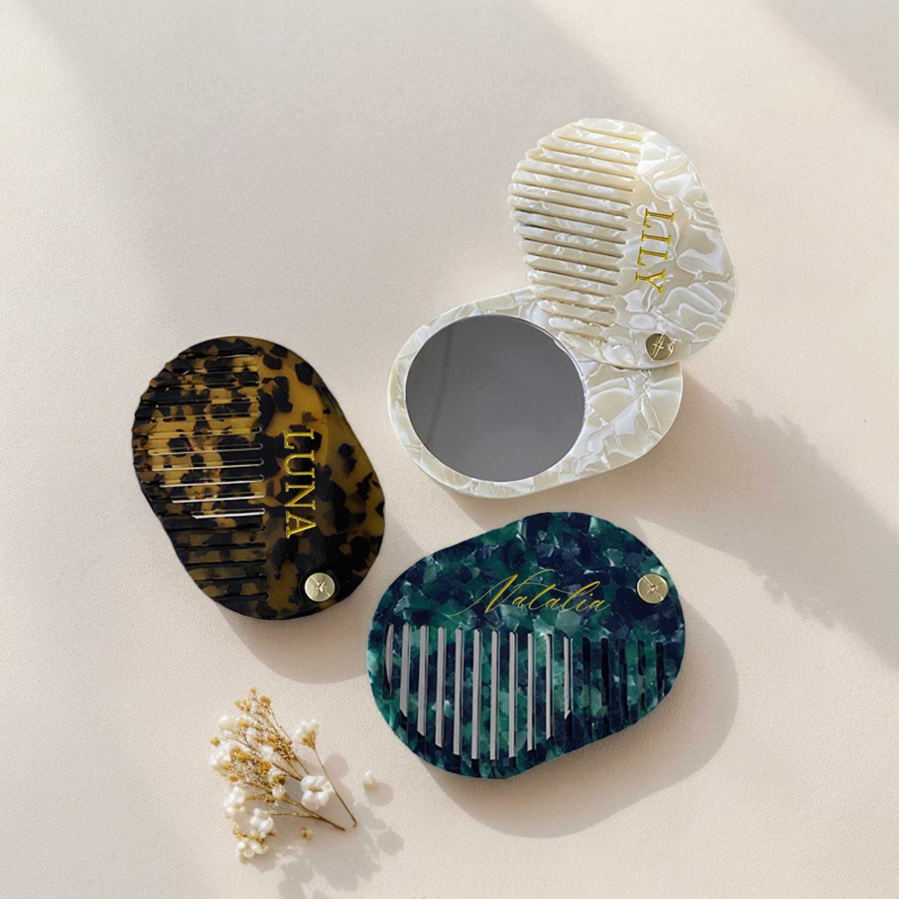 Personalized Name Portable Comb with Mirror | JNSDec194