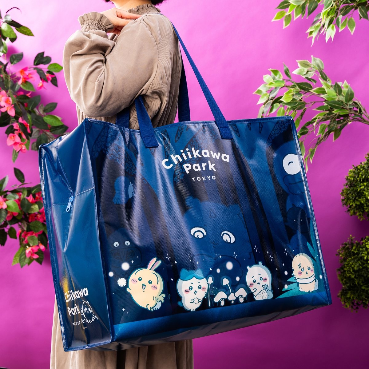 [Pre-order] "Chiikawa" Chiikawa Park Large Souvenir Bag - Night Forest