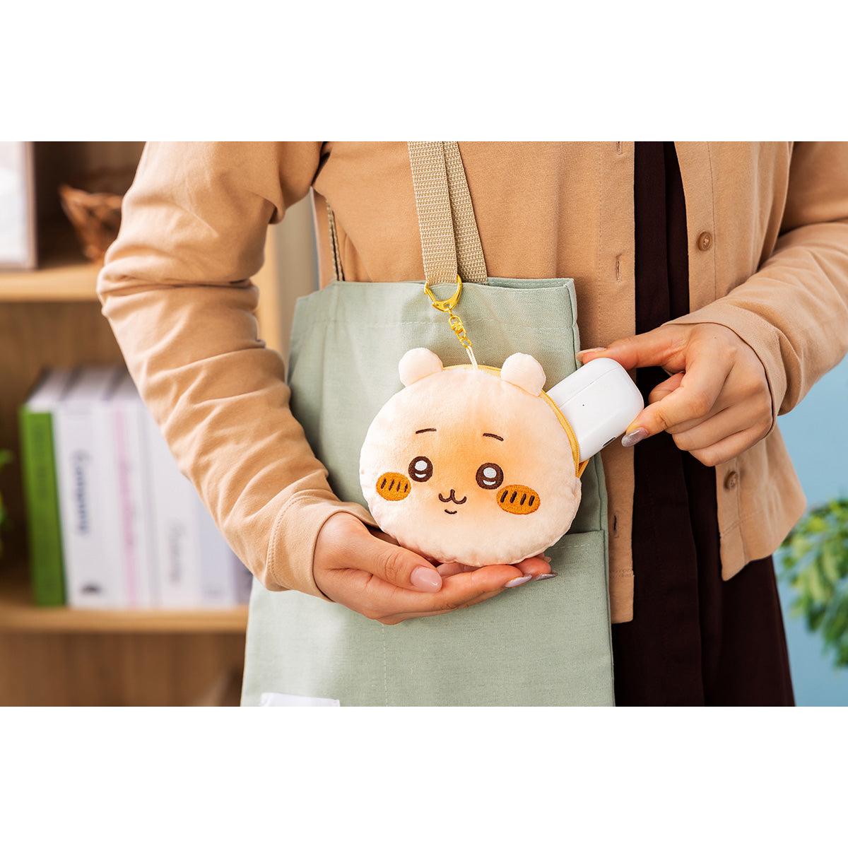 [Pre-order] "Chiikawa" Chiikawa Bakery Bread-like Face Pouch - Chiikawa
