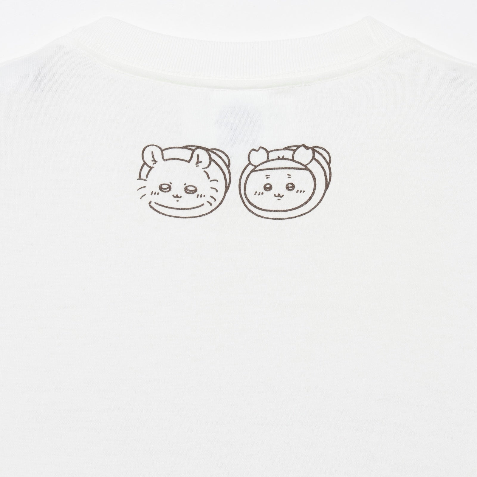 [Pre-order] "Chiikawa" Chiikawa Bakery T-shirt Momonga and Furuhonya - Vanilla White
