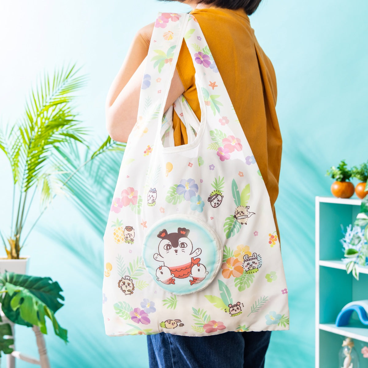 [Pre-order] Chiikawa Movie Chiikawa Island Eco Bag with Storage Pouch - Tropical