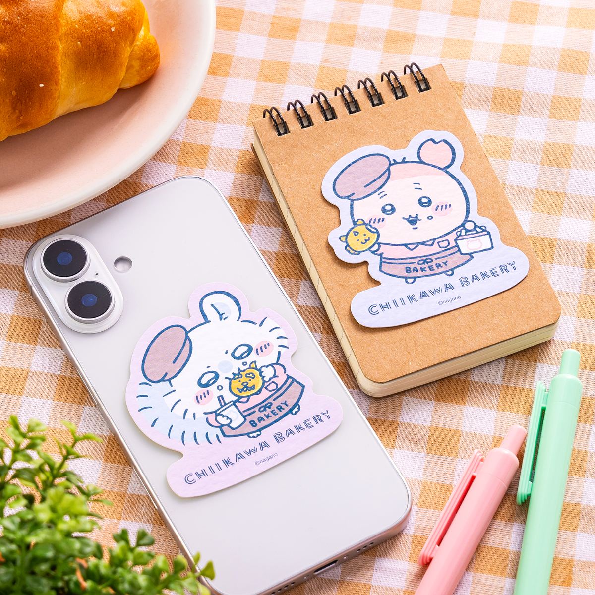 [Pre-order] "Chiikawa" Chiikawa Bakery A soft, tactile sticker that fits on your smartphone - Momonga