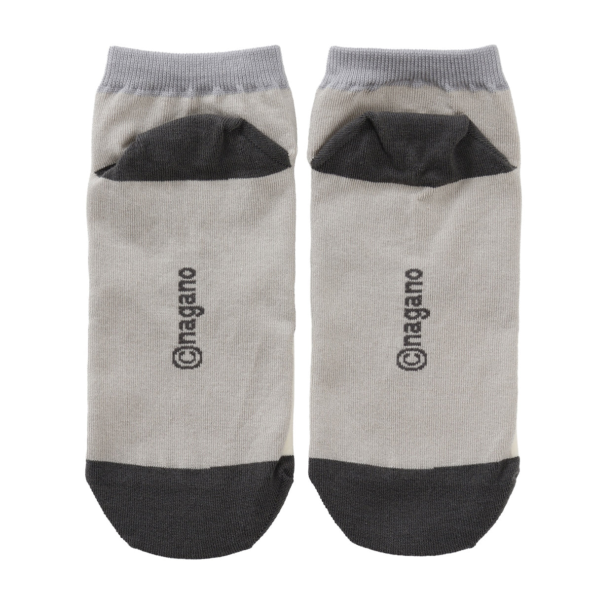 [Pre-order] Chiikawa Movie Chiikawa Sneaker Socks Shimajiro Gray 22-24cm