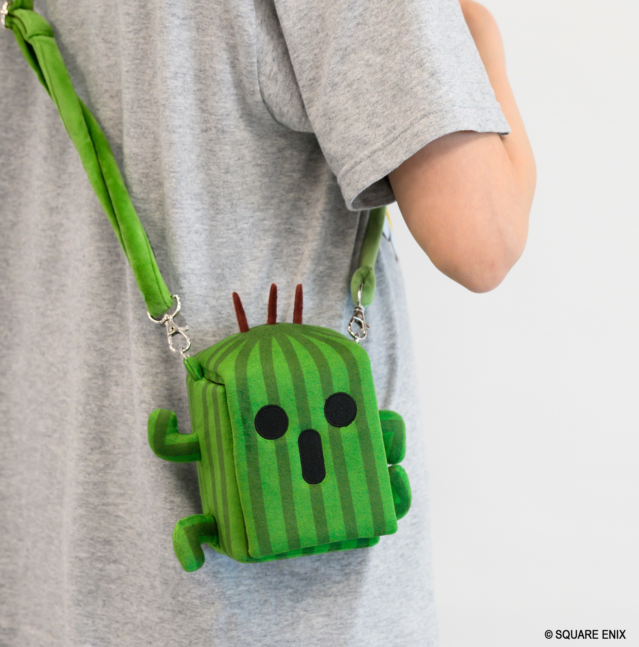 "Final Fantasy" Fluffy Sling Deck Box Cactuar