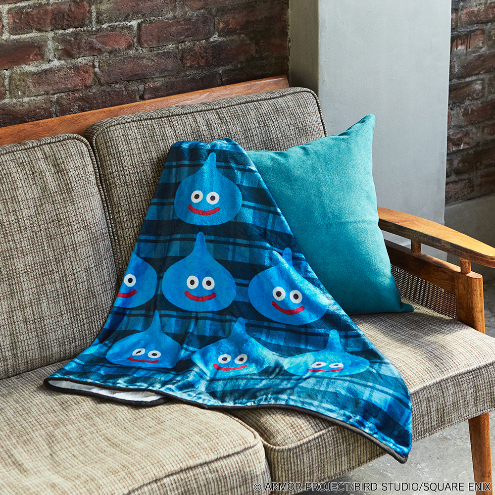 "Dragon Quest" Smile Slime Cushion Blanket King Slime